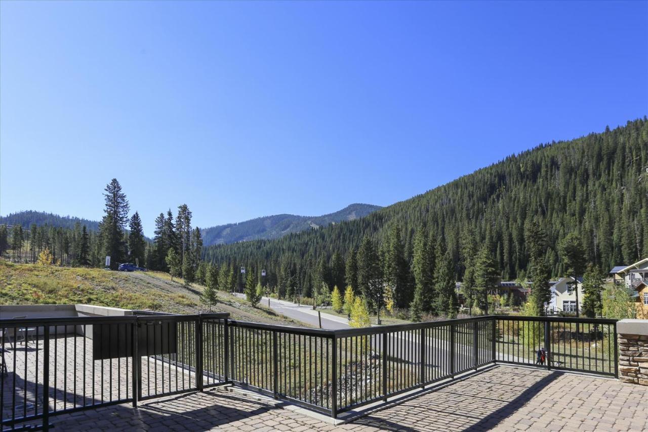 Ski-In/Ski-Out Luxury Condo: Mountain Views & Hot Tub Retreat Winter Park Exterior photo